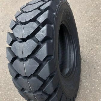 Шины для спецтехники: Как выбрать правильную обувь для вашего железного коня?